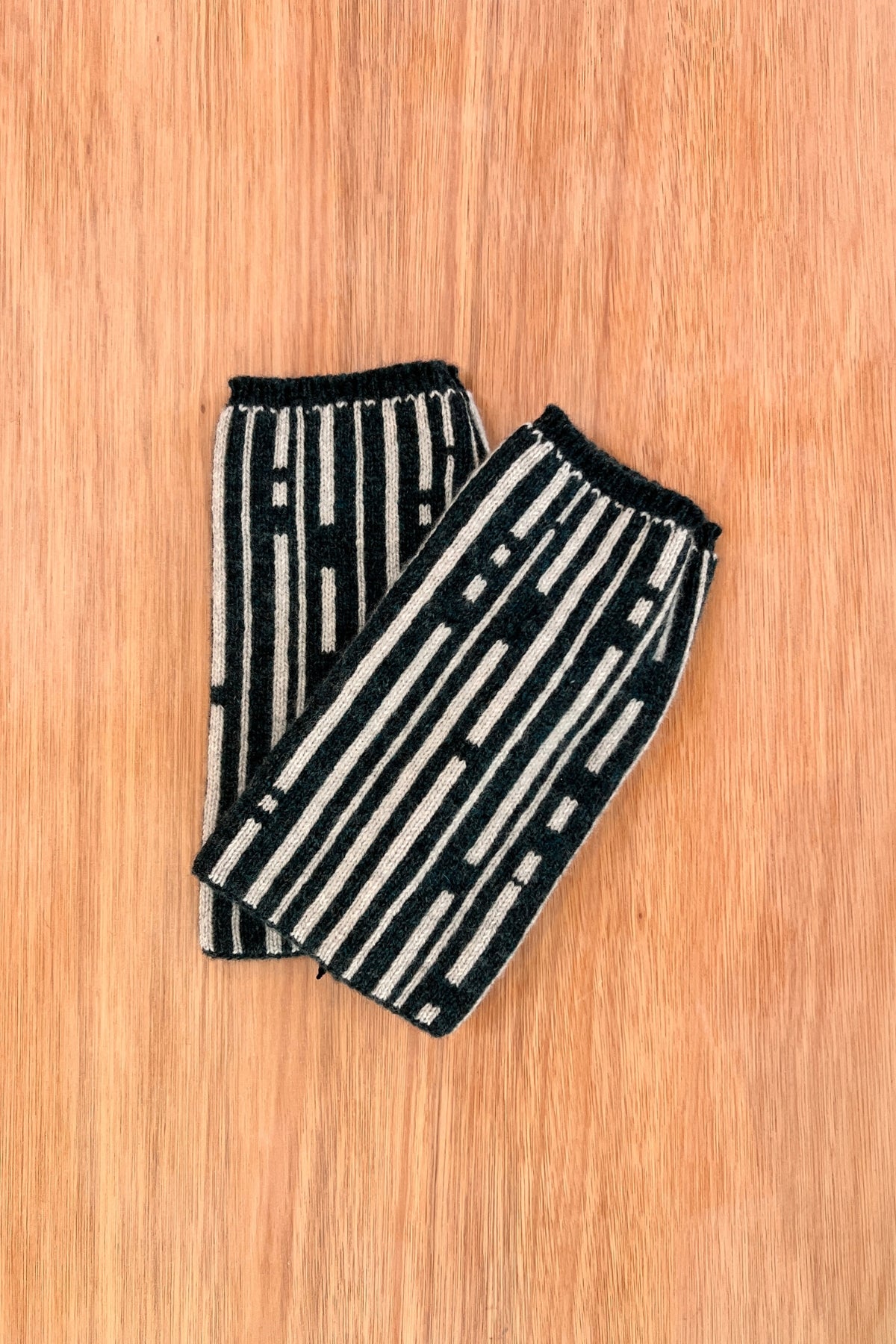 Staffa Handwarmers Midnight Forest